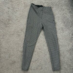 Hm stretch leggings black and white design size M